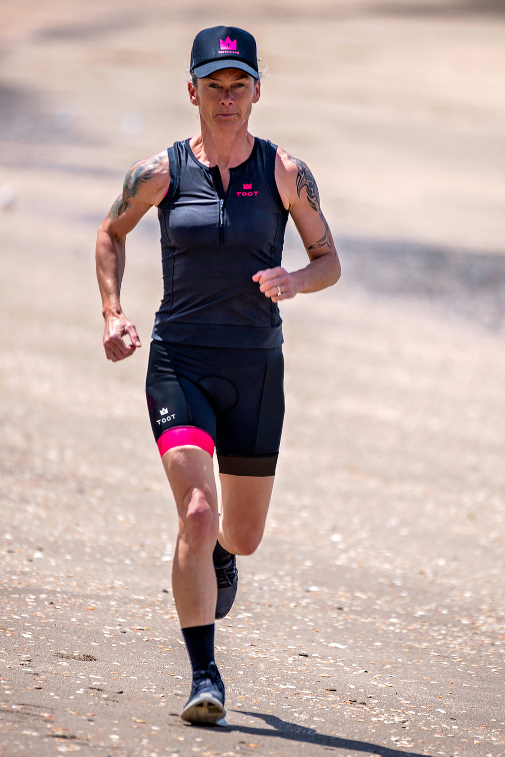 TOOT - BLACK WITH PINK CUFF WOMENS TRI SHORTS